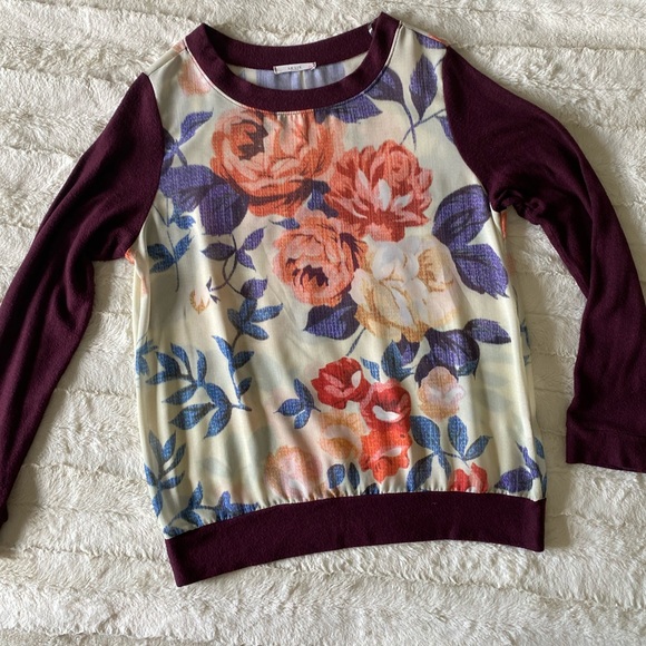 Sheer floral top - Picture 2 of 8